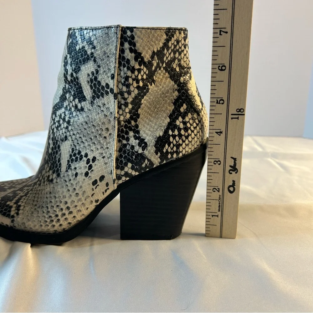 Madden Girl, Black & Cream Snake-Print Ankle Booties, Western Cowgirl‎ Size 7 M